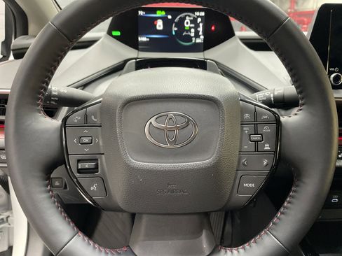 Used 2025 Toyota Prius Plug-In Hybrid FWD image 18