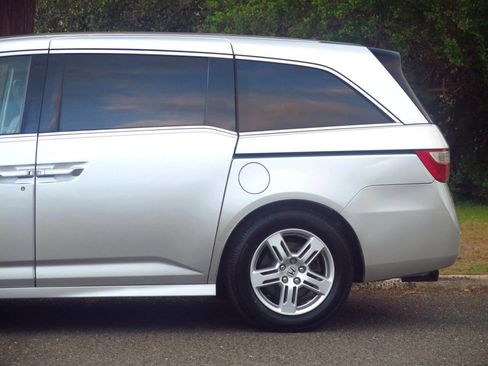 Used 2012 Honda Odyssey Touring Elite image 21