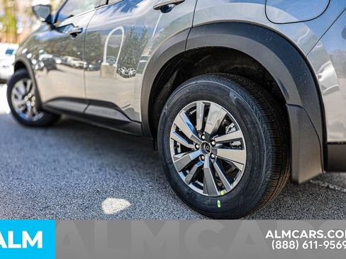 Used 2025 Nissan Pathfinder S image 17