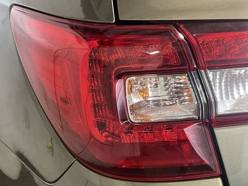 Used 2018 Subaru Outback 2.5i Premium AWD/4WD image 10