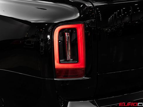 Used 2025 Rolls-Royce Cullinan Black Badge AWD/4WD image 30
