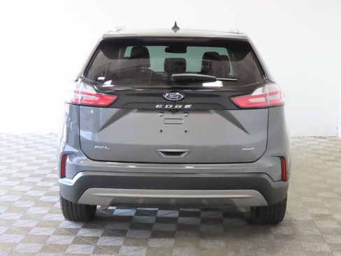 Used 2024 Ford Edge SEL w/ Convenience Package AWD/4WD image 4