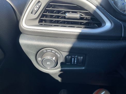 New 2026 Chrysler Pacifica Select image 15