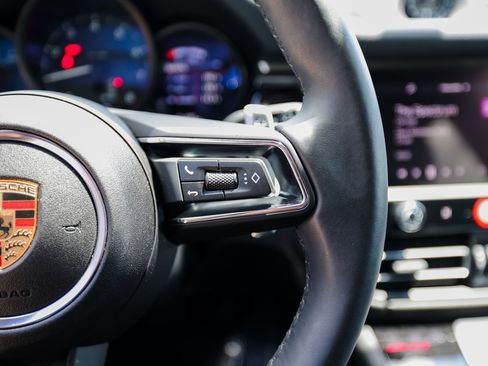 Certified 2025 Porsche Macan image 16