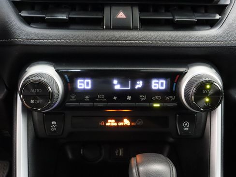 Used 2025 Toyota RAV4 XLE FWD image 20