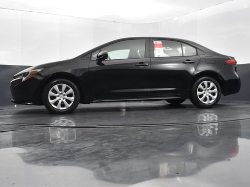 Used 2025 Toyota Corolla LE FWD image 36
