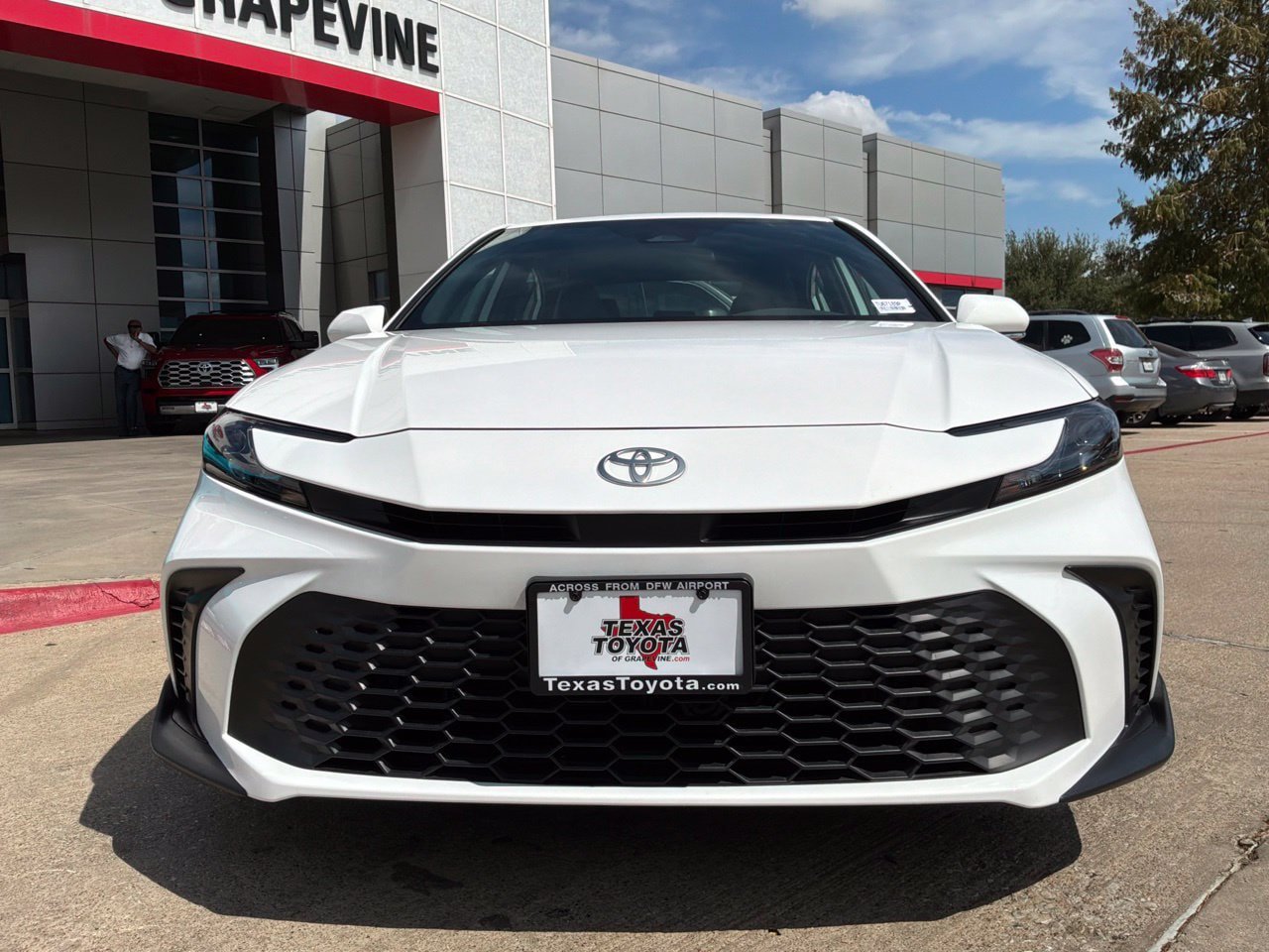 Used 2026 Toyota Camry SE FWD image 3