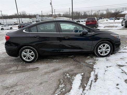 Used 2017 Chevrolet Cruze LT w/ Convenience Package image 8