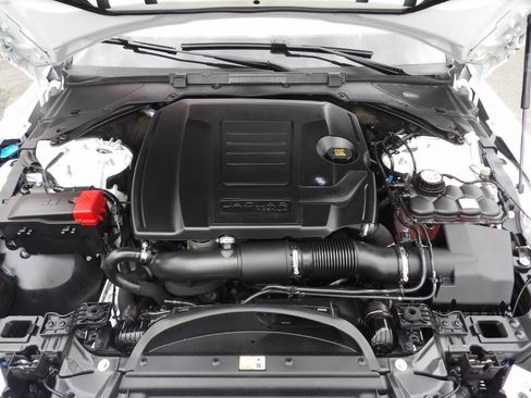 Used 2018 Jaguar XE RWD image 13
