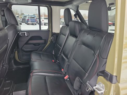 Used 2025 Jeep Wrangler Unlimited Rubicon w/ Convenience Group image 16