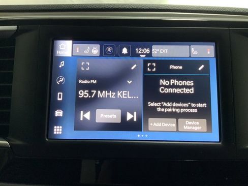 Used 2023 Chrysler Voyager LX image 24