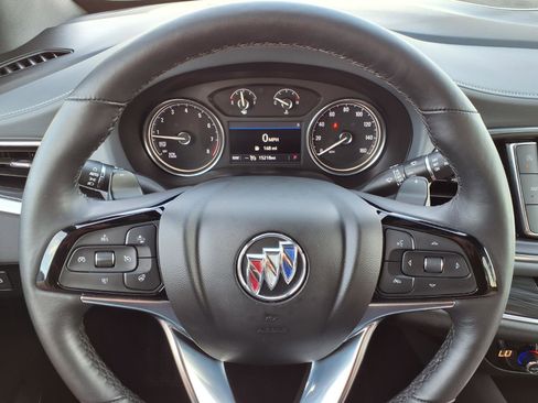 Used 2024 Buick Enclave Essence image 8