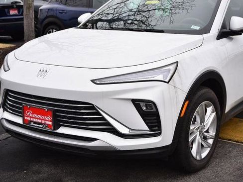 Used 2025 Buick Envista Preferred image 2