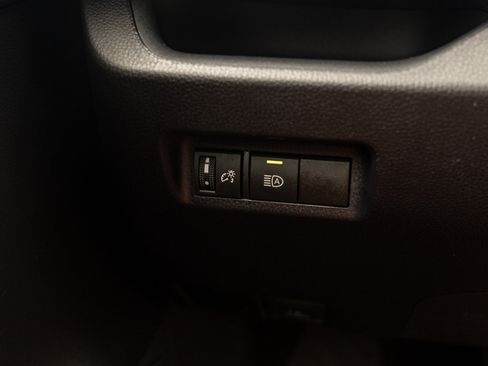 Used 2025 Toyota RAV4 XLE AWD/4WD image 27