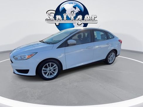Used 2018 Ford Focus SE w/ Cold Weather Package image 4