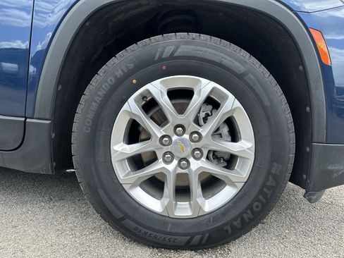 Used 2022 Chevrolet Traverse LS FWD image 18