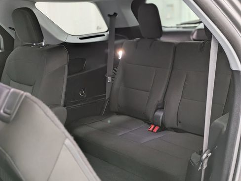 Used 2023 Ford Explorer XLT AWD/4WD image 13