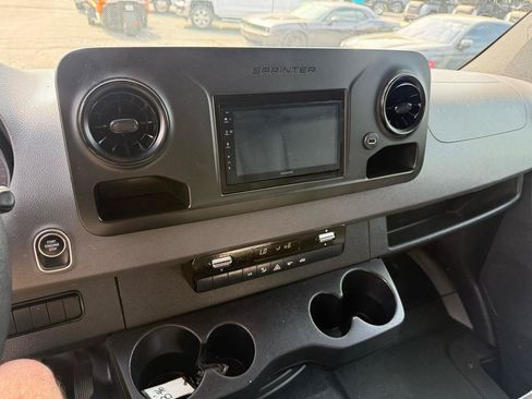 Used 2021 Mercedes-Benz Sprinter 2500 image 28