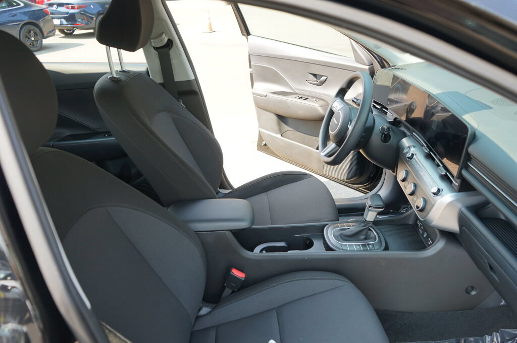 Certified 2026 Hyundai Kona SE AWD/4WD image 30
