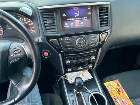 Used 2019 Nissan Pathfinder SV FWD image 19
