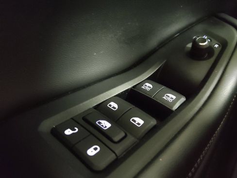 Used 2023 Jeep Grand Cherokee Laredo RWD image 27