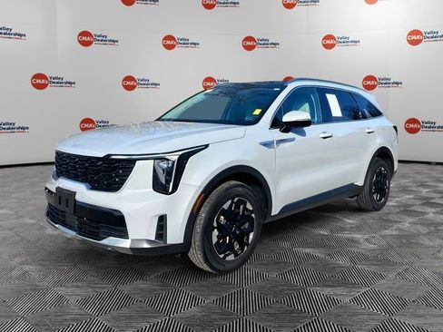 Used 2024 Kia Sorento S w/ Panoramic Sunroof Package image 3