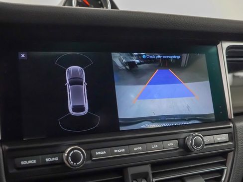 Certified 2021 Porsche Macan image 31