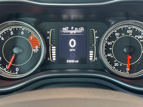 Used 2019 Jeep Cherokee Latitude Plus w/ Comfort/Convenience Group image 24