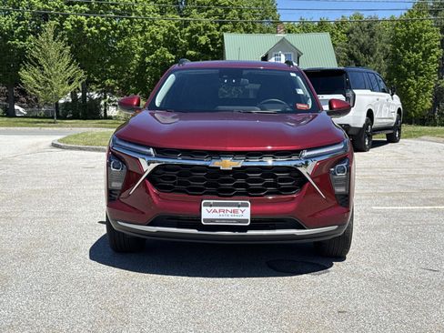 Used 2024 Chevrolet Trax LT w/ Driver Confidence Package FWD image 2