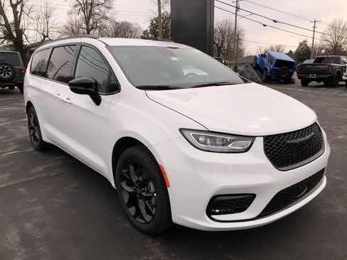 New 2026 Chrysler Pacifica Select image 15