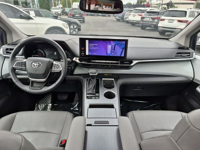 Used 2025 Toyota Sienna XLE AWD/4WD image 17