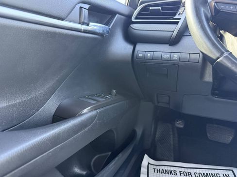 Used 2022 Toyota Camry SE FWD image 29