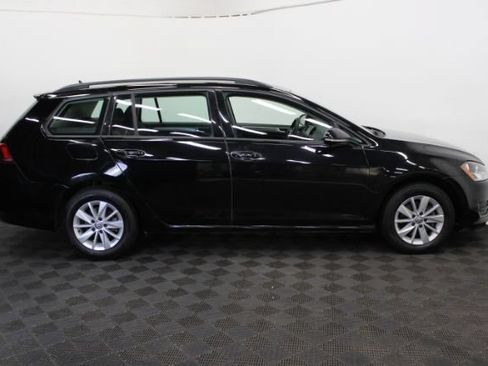 Used 2017 Volkswagen Golf S FWD image 4