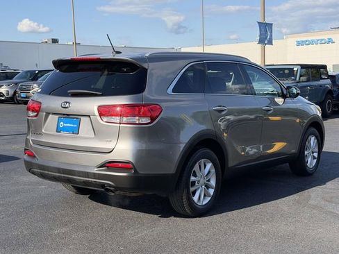 Used 2017 Kia Sorento AWD image 2