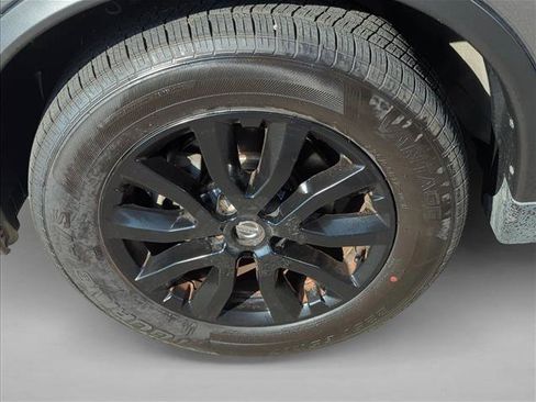 Used 2019 Nissan Rogue SV AWD/4WD image 25