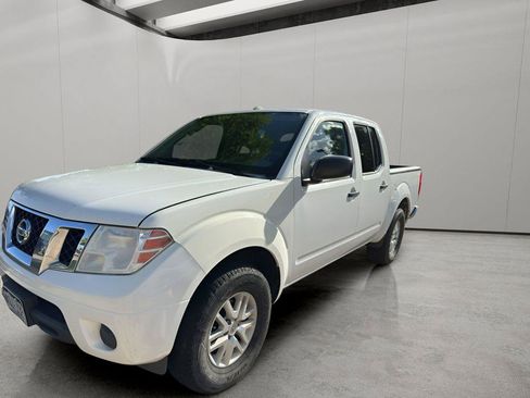Used 2016 Nissan Frontier SV RWD image 1