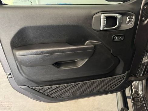 Used 2024 Jeep Wrangler Sport S image 4