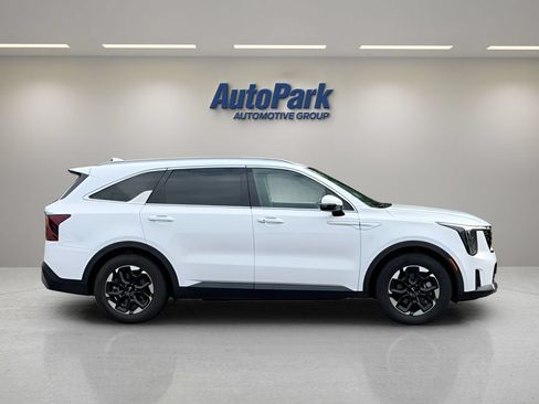 Used 2024 Kia Sorento S FWD image 8
