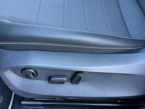 Certified 2022 Volkswagen Taos SE image 34