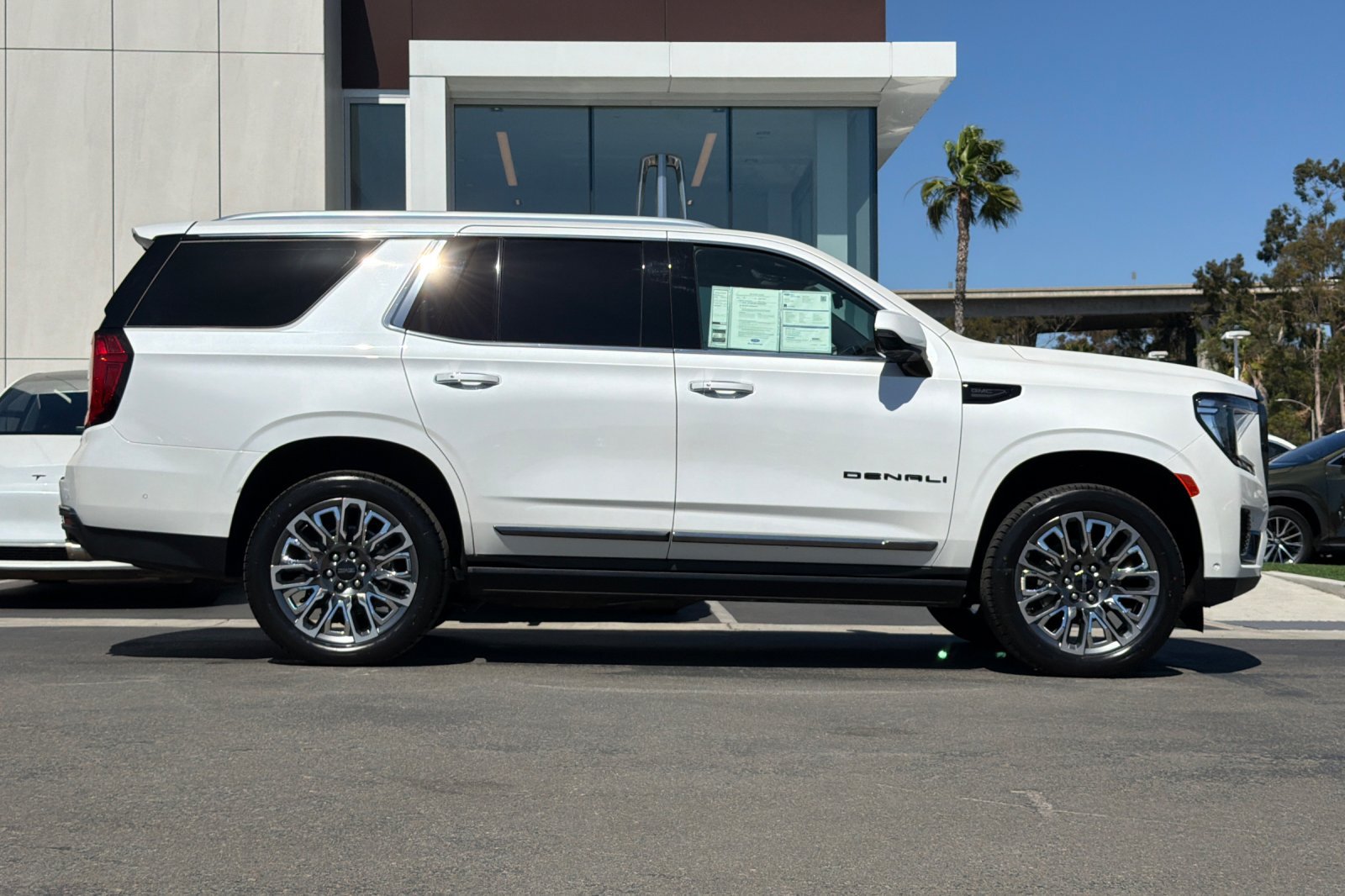 Used 2024 GMC Yukon Denali Ultimate AWD/4WD image 2