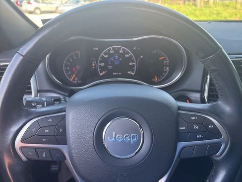 Used 2019 Jeep Grand Cherokee Limited image 16
