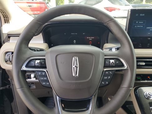 Certified 2022 Lincoln Nautilus FWD w/ Premium Package image 20