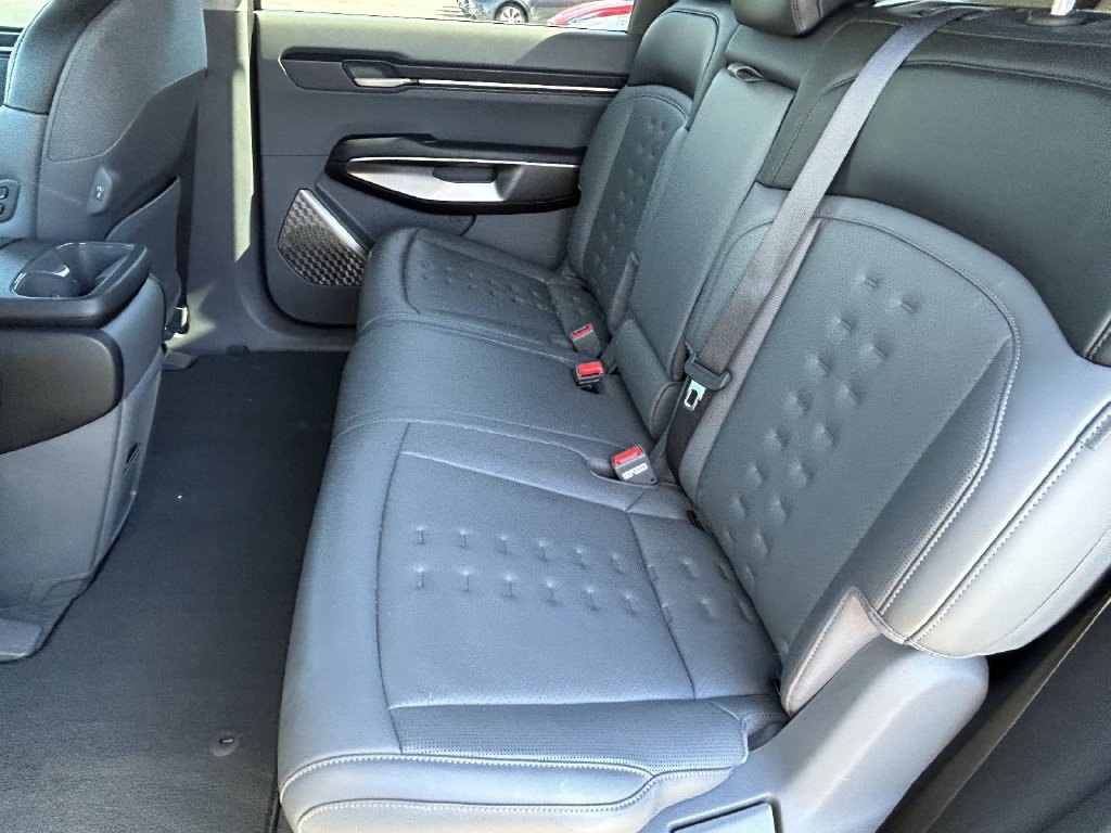 Used 2024 Kia EV9 Wind AWD/4WD image 14