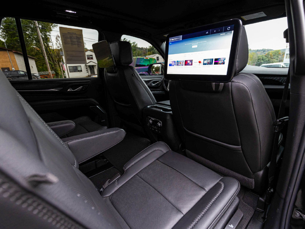 Used 2024 GMC Yukon Denali w/ Advanced Technology Package AWD/4WD image 30