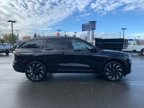 New 2026 Lincoln Nautilus Reserve image 8