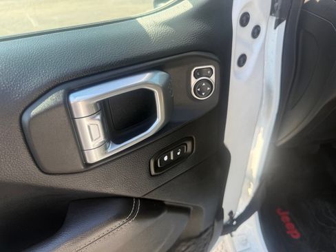 Certified 2019 Jeep Wrangler Unlimited Sahara AWD/4WD image 15