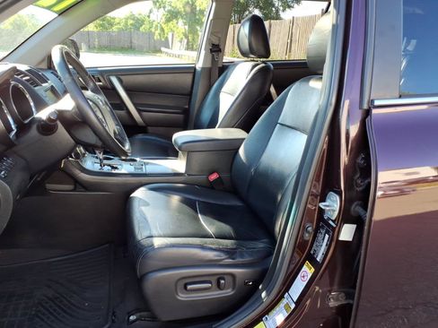 Used 2012 Toyota Highlander SE w/ Tow Pkg AWD/4WD image 17