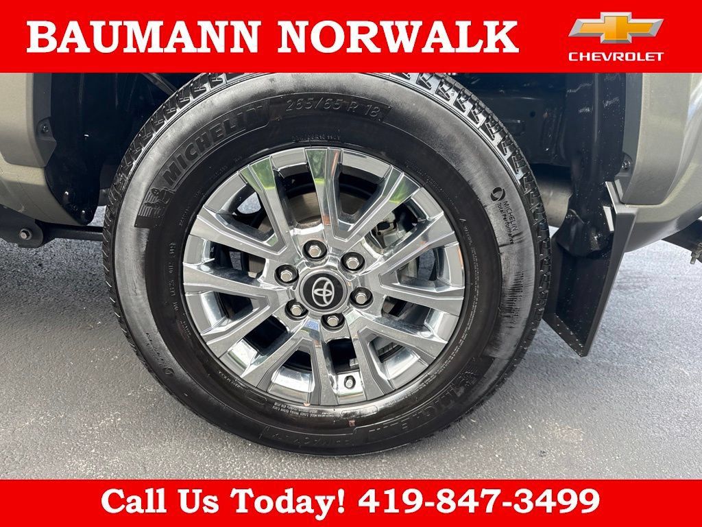 Used 2025 Toyota Tacoma Limited AWD/4WD image 17