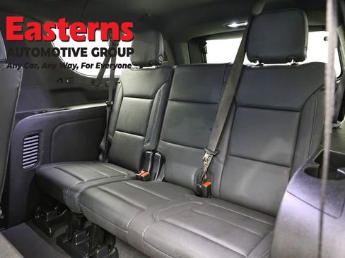 Used 2025 Chevrolet Suburban Z71 image 27