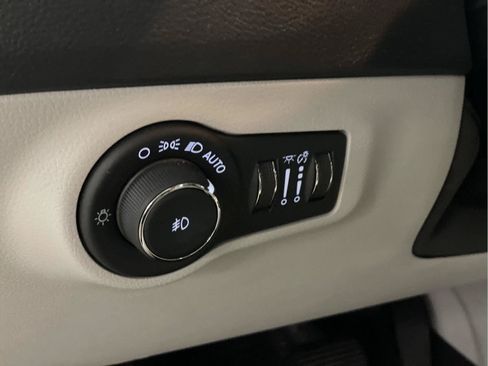 Used 2021 Jeep Compass Latitude w/ Sun and Sound Group FWD image 27
